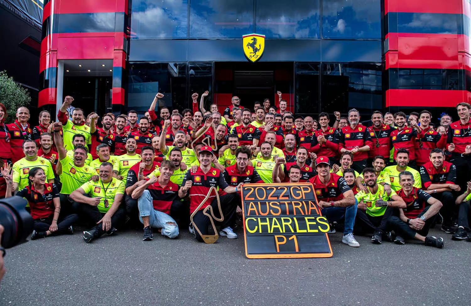 包含红牛二队碾压梅赛德斯，勒克莱尔惊艳四座的词条