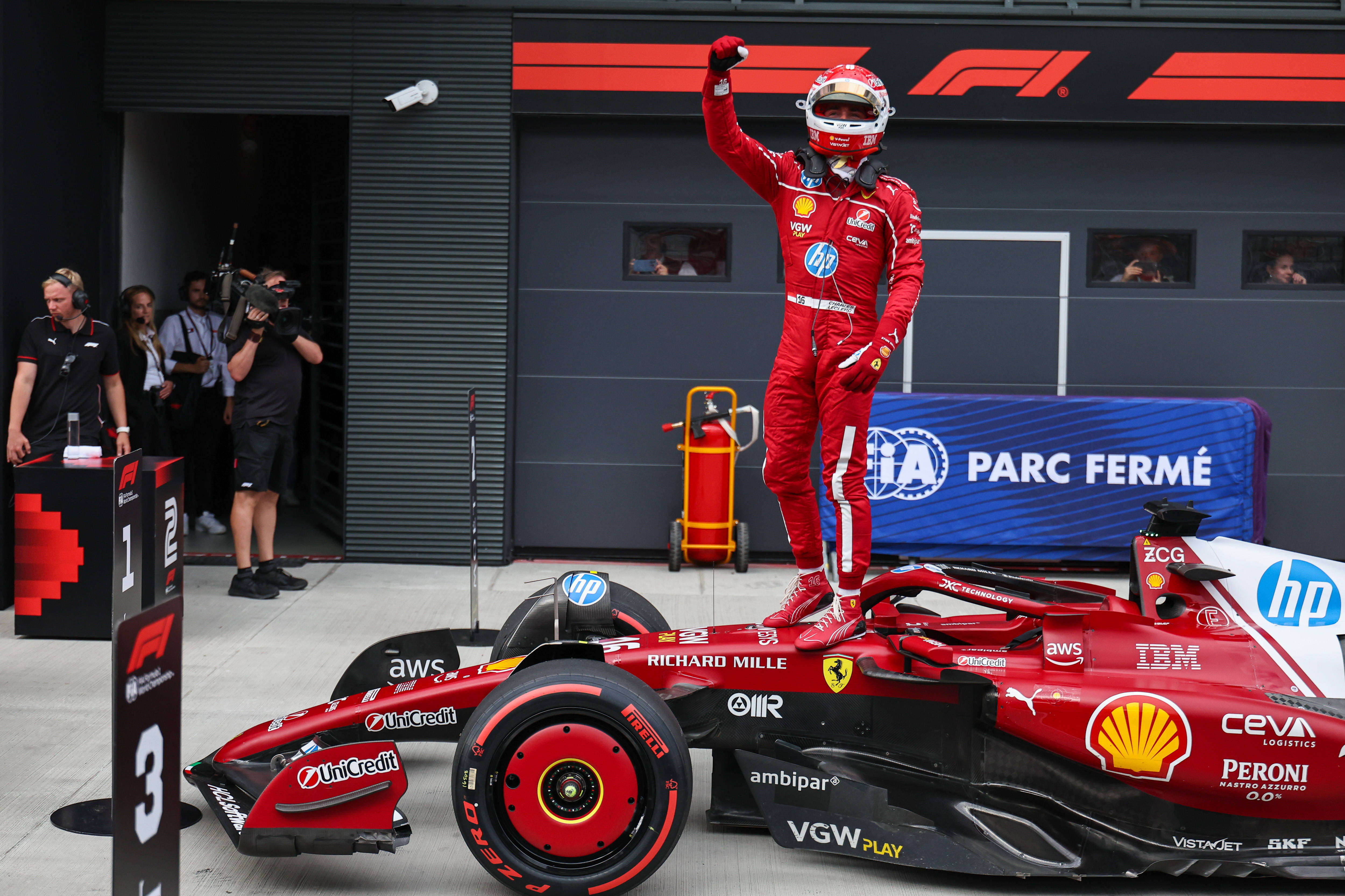 梅赛德斯完胜法拉利，勒克莱尔统治全场的简单介绍