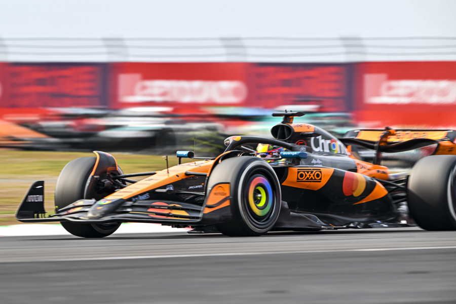 红牛车队完胜法拉利，皮亚斯特里惊艳四座