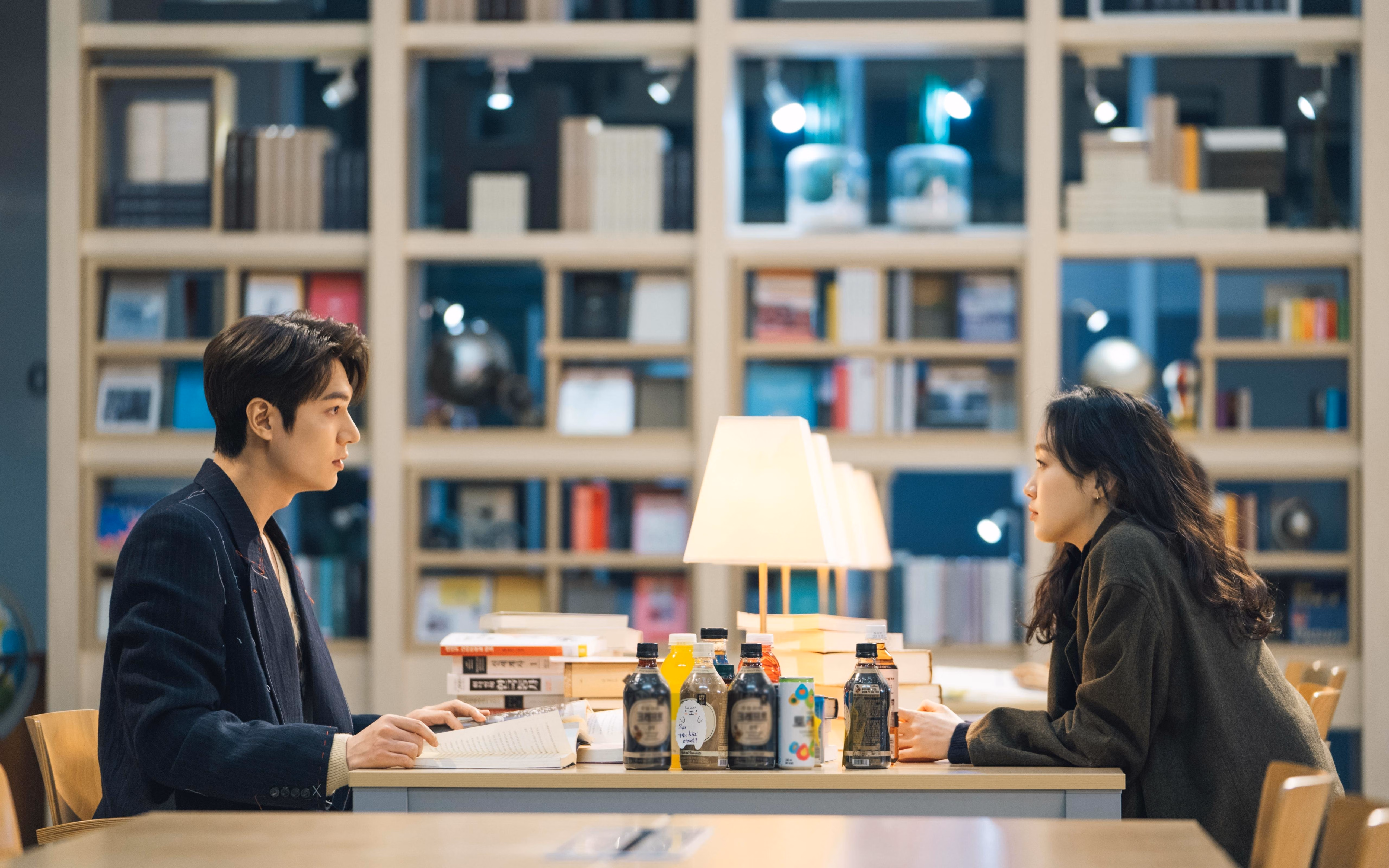 红牛环的咆哮,与一个沉默的三双,当速度在街头燃烧,传奇在数据中永恒